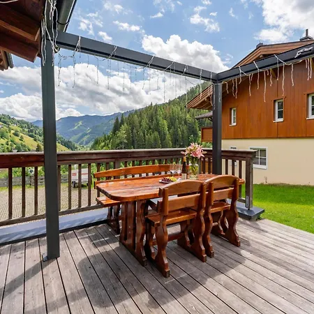 Susanna S Saalbach-Hinterglemm